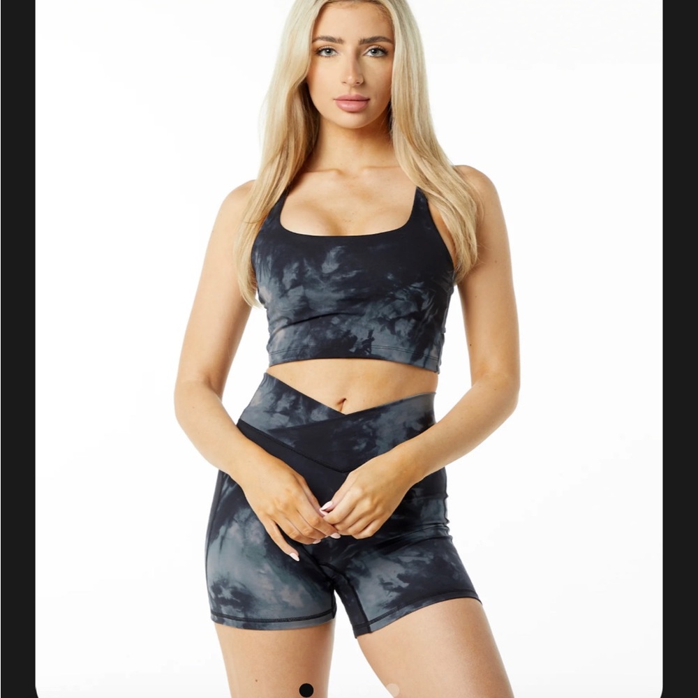 Alphalete altitude sports bra